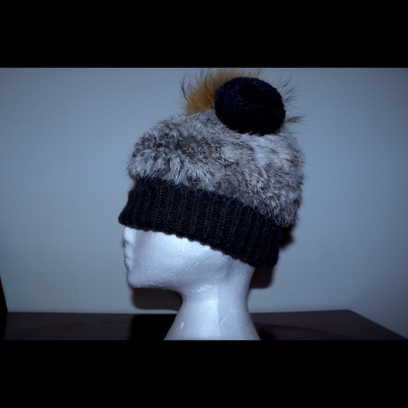 Knit PomPom hats lot of 2 - Picture 9 of 12